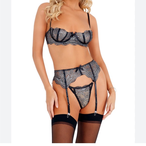 Roma Confidential Lingerie Set - Picture 1 of 3